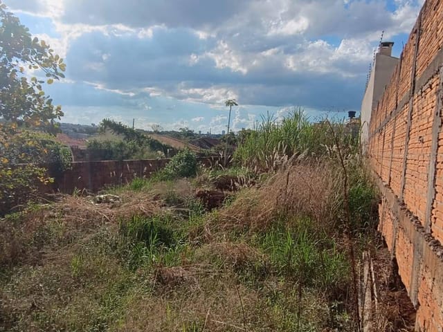 Terreno com 310m², à venda, no bairro Residencial Monte Castelo em Cambé