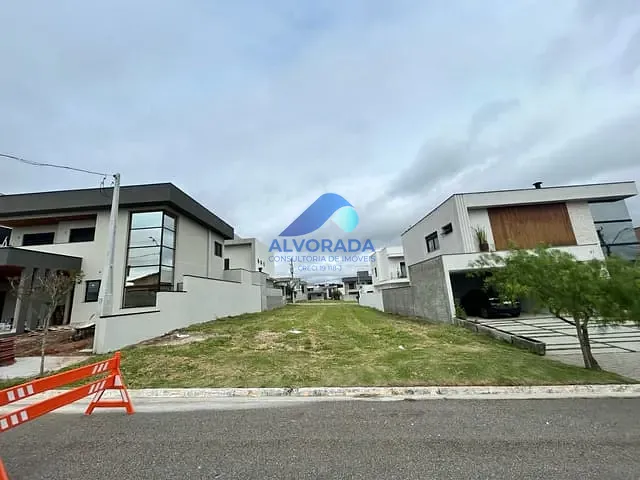 Terreno com 250m², à venda, no bairro Recanto dos Eucaliptos em São José dos Campos