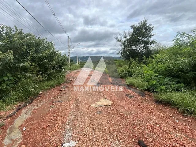 Terreno com 180m², à venda, no bairro São Mateus em Araçuaí
