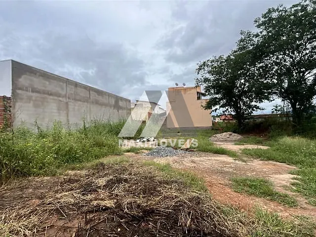 Terreno com 180m², à venda, no bairro São Mateus em Araçuaí
