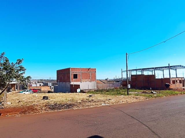 Terreno com 401m², à venda, no bairro Conjunto Residencial Roberto Conceição em Cambé