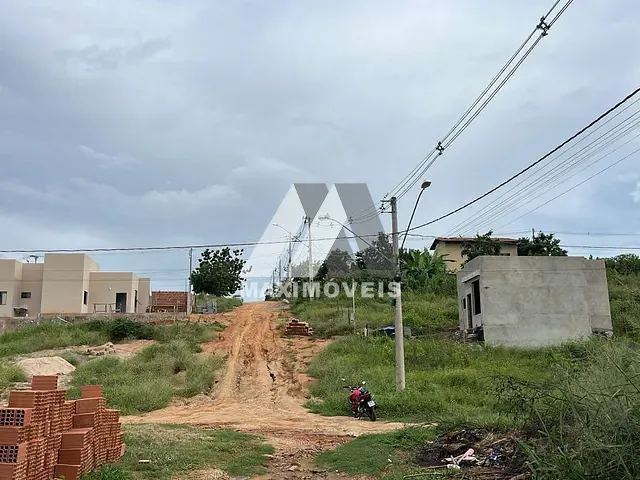 Terreno com 240m², à venda, no bairro São Francisco II em Araçuaí