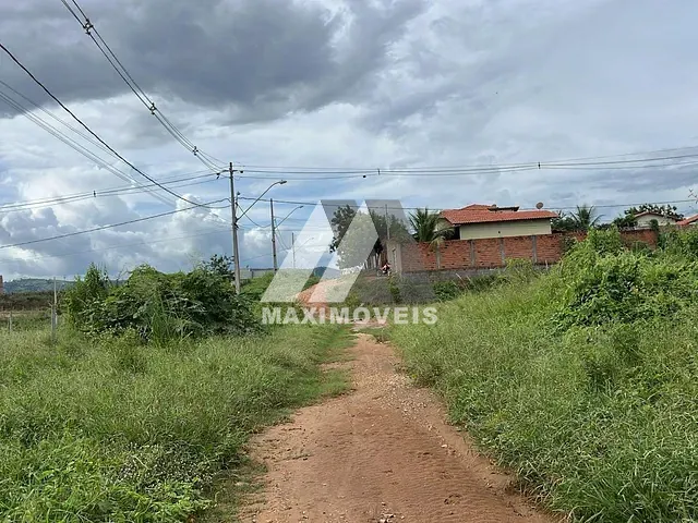 Terreno com 240m², à venda, no bairro São Francisco II em Araçuaí