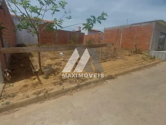 Terreno com 144m², à venda, no bairro São Mateus em Araçuaí