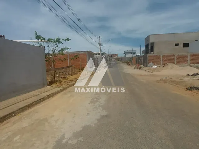 Terreno com 144m², à venda, no bairro São Mateus em Araçuaí