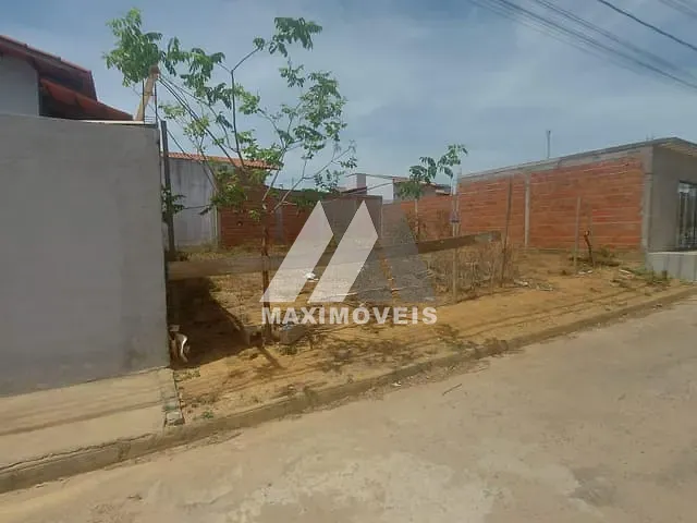 Terreno com 144m², à venda, no bairro São Mateus em Araçuaí