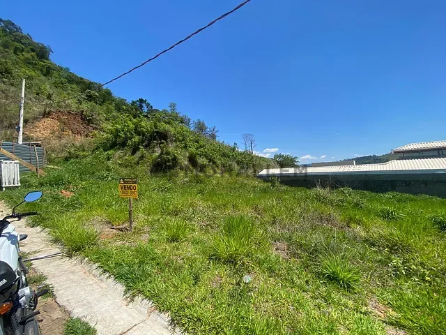 Terreno com 256m², à venda, no bairro Loteamento Vale das Hortênsias em Itajubá
