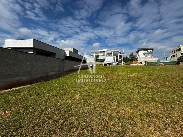 Terreno com 329m², à venda, no bairro Itapecerica em Taubaté