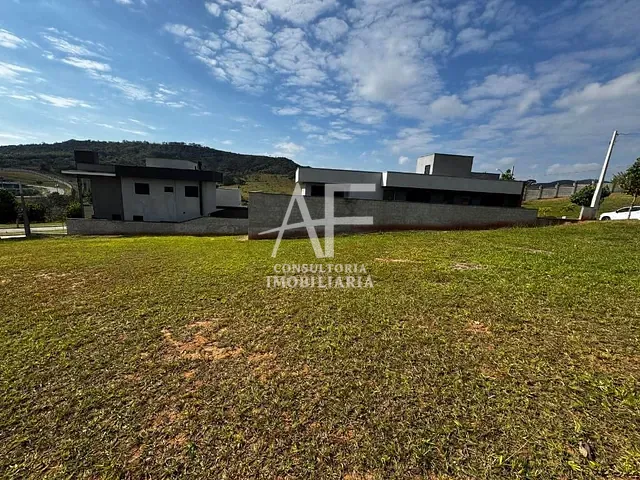 Terreno com 329m², à venda, no bairro Itapecerica em Taubaté