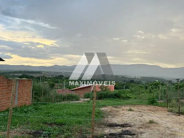 Terreno com 324m², à venda, no bairro Alto Paraiso em Araçuaí