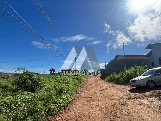Terreno com 324m², à venda, no bairro Alto Paraiso em Araçuaí