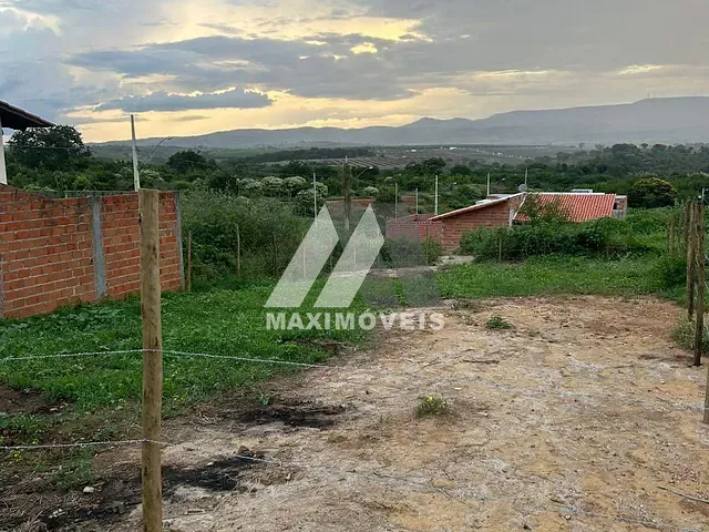 Terreno com 324m², à venda, no bairro Alto Paraiso em Araçuaí