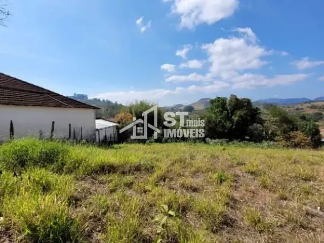 Terreno com 489m², à venda, no bairro Canto dos Pássaros em Andradas