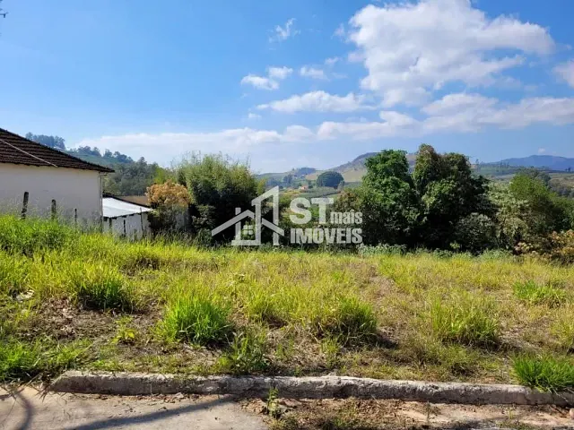 Terreno com 489m², à venda, no bairro Canto dos Pássaros em Andradas