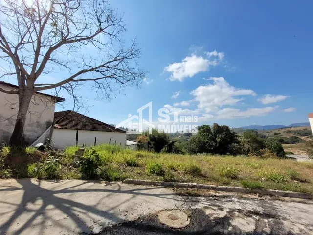 Terreno com 489m², à venda, no bairro Canto dos Pássaros em Andradas