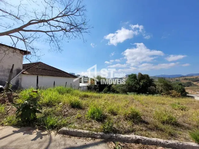 Terreno com 489m², à venda, no bairro Canto dos Pássaros em Andradas