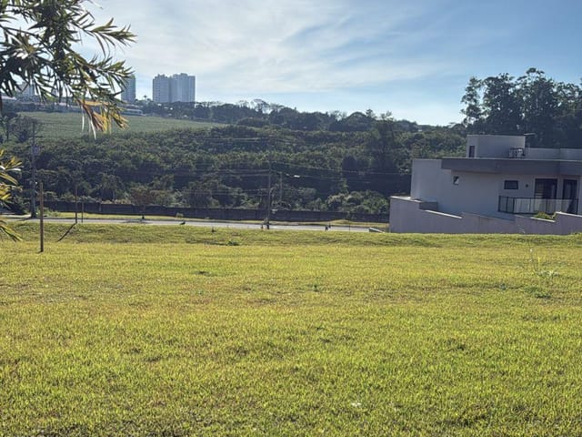 Terreno com 412m², à venda, no bairro Residencial Bellevie em Cambé