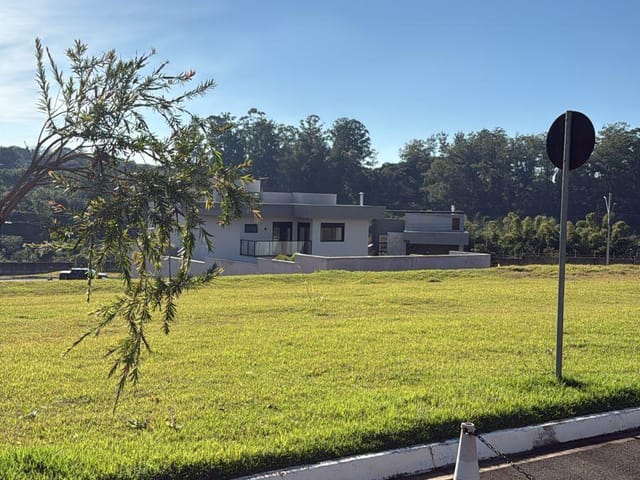 Terreno com 412m², à venda, no bairro Residencial Bellevie em Cambé