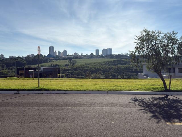 Terreno com 412m², à venda, no bairro Residencial Bellevie em Cambé