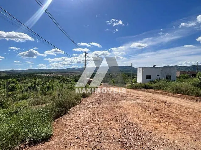 Terreno com 360m², à venda, no bairro Alto Paraiso em Araçuaí