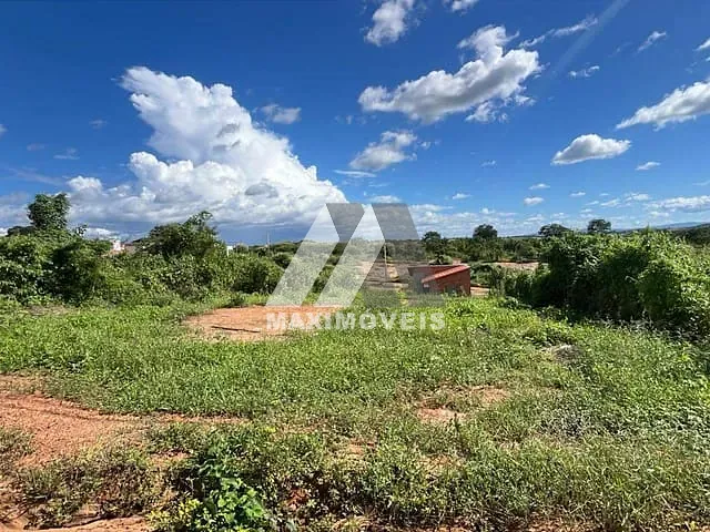 Terreno com 360m², à venda, no bairro Alto Paraiso em Araçuaí