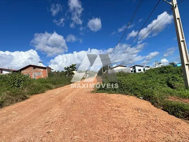 Terreno com 360m², à venda, no bairro Alto Paraiso em Araçuaí