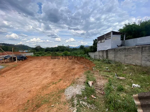 Terreno com 299m², à venda, no bairro Açude em Itajubá