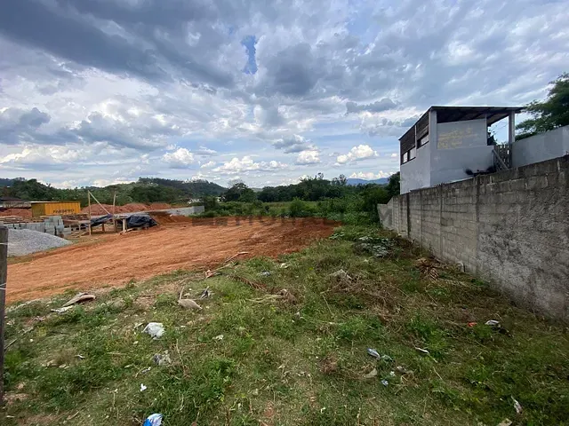 Terreno com 299m², à venda, no bairro Açude em Itajubá