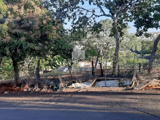 Terreno com 386m², à venda, no bairro Jardim Palmas em Londrina