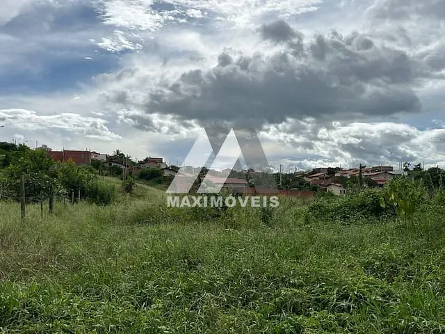 Terreno com 240m², à venda, no bairro São Francisco II em Araçuaí