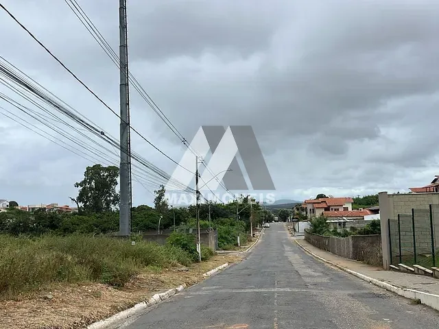 Terreno com 341m², à venda, no bairro Santa Tereza em Araçuaí