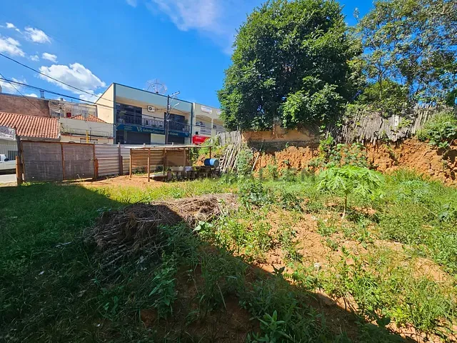 Terreno com 220m², à venda, no bairro centro em Piranguinho