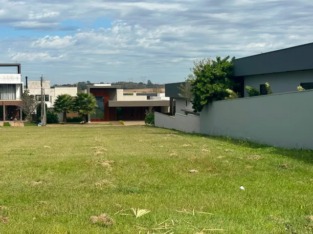 Terreno com 741m², à venda, no bairro Condomínio Villagio do Engenho em Cambé