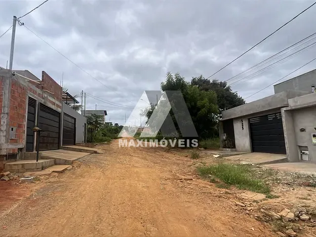 Terreno com 240m², à venda, no bairro Alto Paraiso em Araçuaí
