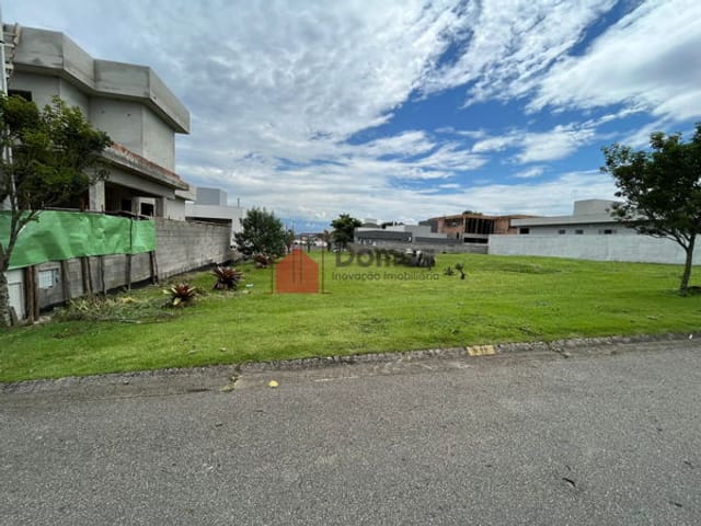 Terreno com 418m², à venda, no bairro Loteamento Residencial Reserva dos Lagos em Pindamonhangaba