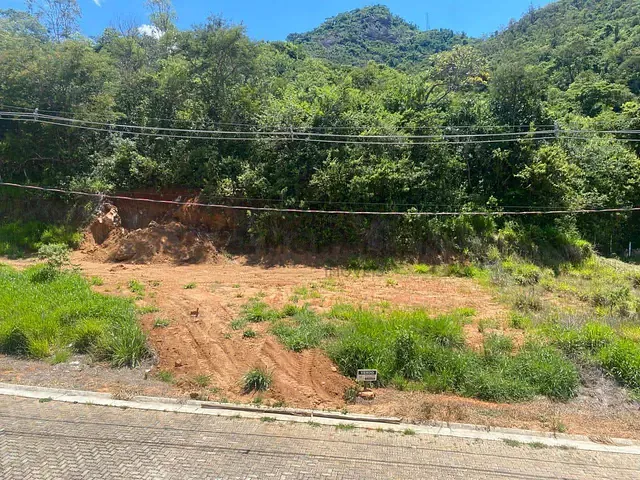 Terreno com 252m², à venda, no bairro Loteamento Vale das Hortênsias em Itajubá