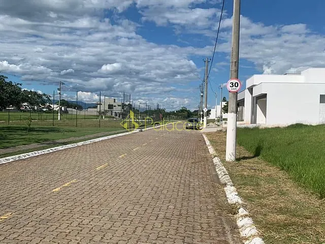 Terreno com 360m², à venda, no bairro Quiririm em Taubaté