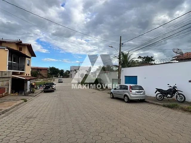 Terreno com 288m², à venda, no bairro São Francisco em Araçuaí