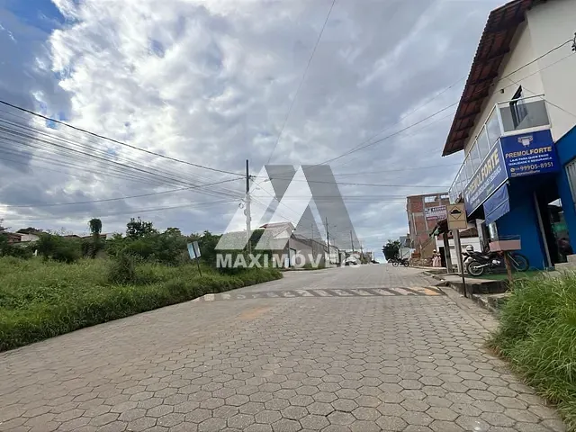 Terreno com 288m², à venda, no bairro São Francisco em Araçuaí