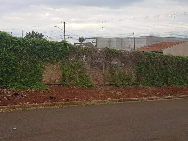 Terreno com 326m², à venda, no bairro Jardim Imperatriz em Cambé
