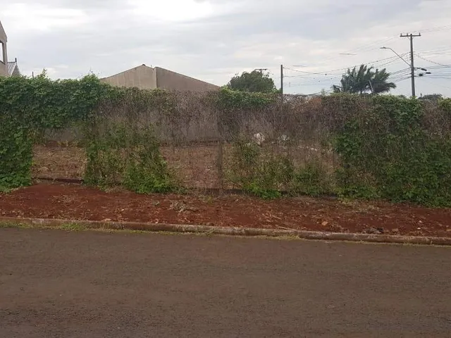 Terreno com 326m², à venda, no bairro Jardim Imperatriz em Cambé