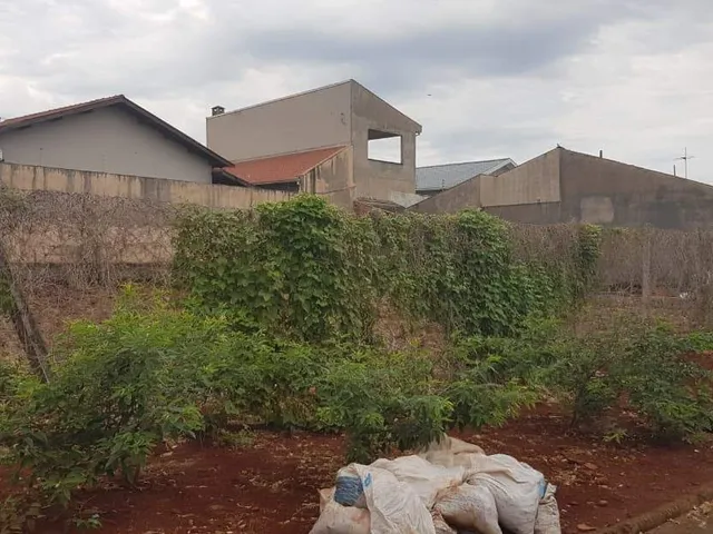 Terreno com 326m², à venda, no bairro Jardim Imperatriz em Cambé