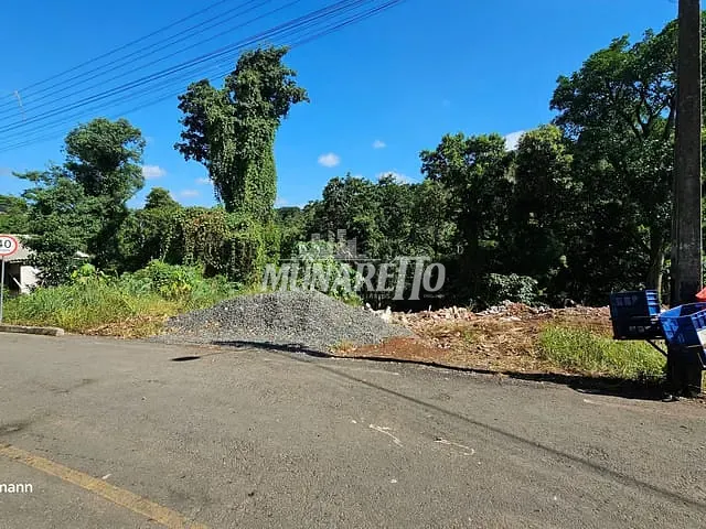 Terreno com 358m², à venda, no bairro Centro em Piratuba