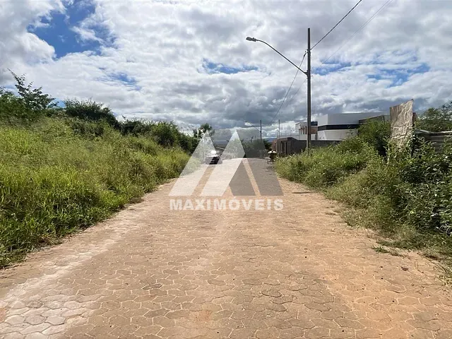 Terreno com 360m², à venda, no bairro São Geraldo em Araçuaí