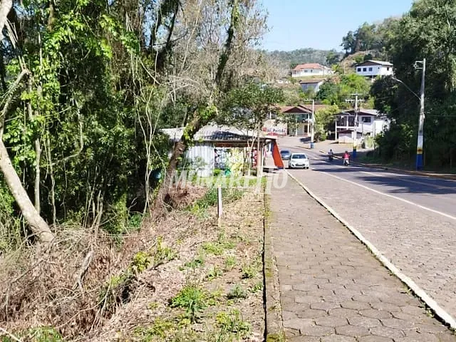 Terreno com 662m², à venda, no bairro Dos Estudantes em Ipira