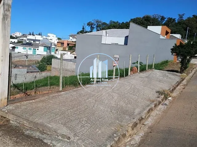 Terreno com 300m², à venda, no bairro Colinas de Santa Bárbara em Pouso Alegre