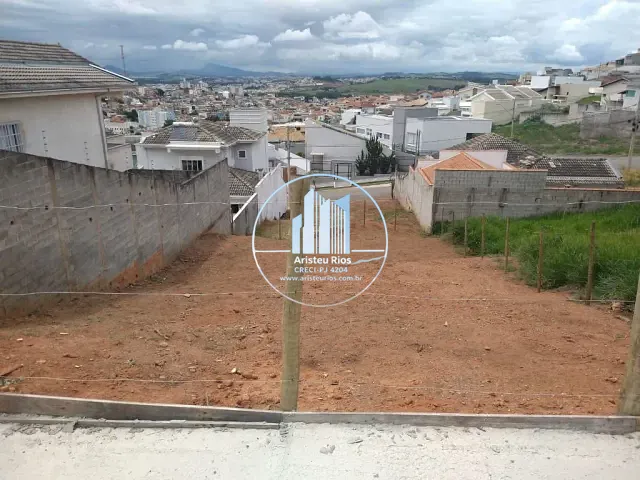 Terreno com 300m², à venda, no bairro Colinas de Santa Bárbara em Pouso Alegre