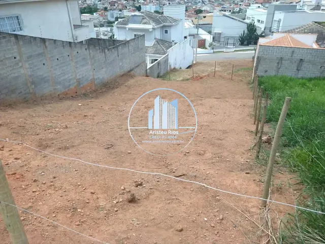 Terreno com 300m², à venda, no bairro Colinas de Santa Bárbara em Pouso Alegre