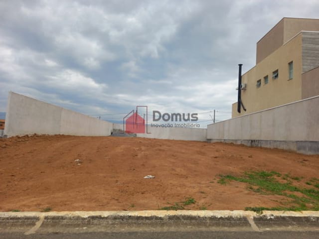 Terreno com 420m², à venda, no bairro Mombaça em Pindamonhangaba