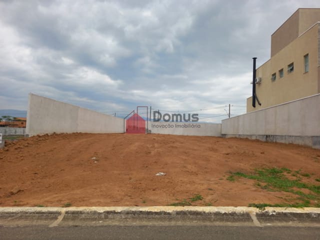 Terreno com 420m², à venda, no bairro Mombaça em Pindamonhangaba